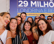 Londrina e outros sete municípios do Norte do Paraná terão R$ 29,8 milhões para fazer investimentos em escolas, ruas, centro cultural e compra de equipamentos. O governador Carlos Massa Ratinho Junior esteve nesta quinta-feira (03) em Londrina, onde recebeu os prefeitos e autorizou as licitações e homologações dos projetos.