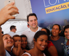 Londrina e outros sete municípios do Norte do Paraná terão R$ 29,8 milhões para fazer investimentos em escolas, ruas, centro cultural e compra de equipamentos. O governador Carlos Massa Ratinho Junior esteve nesta quinta-feira (03) em Londrina, onde recebeu os prefeitos e autorizou as licitações e homologações dos projetos.