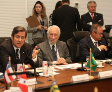 O vice-governador Darci Piana, durante reunião ordinária do Conselho Nacional dos Secretários de Estado da Justiça, da Cidadania, Direitos Humanos e Administração Penitenciária (Consej), no Gabinete de Gestão e Informações (GGI), no Palácio Iguaçu.
Foto: Camila Tonetti/Vice-givernadoria