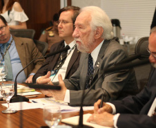 O vice-governador Darci Piana, durante reunião ordinária do Conselho Nacional dos Secretários de Estado da Justiça, da Cidadania, Direitos Humanos e Administração Penitenciária (Consej), no Gabinete de Gestão e Informações (GGI), no Palácio Iguaçu.
Foto: Camila Tonetti/Vice-givernadoria