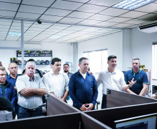 O chefe da Casa Civil, Guto Silva, e o secretário de Infraestrutura e Logística, Sandro Alex, entregaram nesta quinta-feira (3) obras do governo estadual em municípios do Norte Pioneiro. Além das inaugurações, participaram de encontros com empresários e prefeitos onde destacaram os projetos prioritários para a região. Foto: Guilherme Flores/Casa Civil