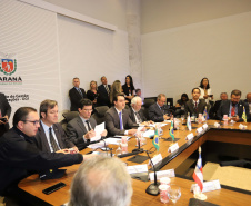 O governador Carlos Massa Ratinho Junior e o ministro da Justiça Sergio Moro, participaram da Encontro do Conselho Nacional de Secretários de Estado da Justiça, Cidadania, Direitos Humanos e Administração Penitenciária. Participaram: os secretários: de Segurança Pública, cel. Romulo Marinho Soares; entre outros.Curitiba, 04-10-19.Foto: Arnaldo Alves / AEN.