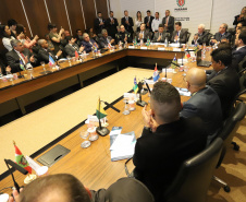 O governador Carlos Massa Ratinho Junior e o ministro da Justiça Sergio Moro, participaram da Encontro do Conselho Nacional de Secretários de Estado da Justiça, Cidadania, Direitos Humanos e Administração Penitenciária. Participaram: os secretários: de Segurança Pública, cel. Romulo Marinho Soares; entre outros.Curitiba, 04-10-19.Foto: Arnaldo Alves / AEN.
