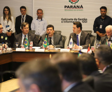 O governador Carlos Massa Ratinho Junior e o ministro da Justiça Sergio Moro, participaram da Encontro do Conselho Nacional de Secretários de Estado da Justiça, Cidadania, Direitos Humanos e Administração Penitenciária. Participaram: os secretários: de Segurança Pública, cel. Romulo Marinho Soares; entre outros.Curitiba, 04-10-19.Foto: Arnaldo Alves / AEN.