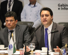 O governador Carlos Massa Ratinho Junior e o ministro da Justiça Sergio Moro, participaram da Encontro do Conselho Nacional de Secretários de Estado da Justiça, Cidadania, Direitos Humanos e Administração Penitenciária. Participaram: os secretários: de Segurança Pública, cel. Romulo Marinho Soares; entre outros.Curitiba, 04-10-19.Foto: Arnaldo Alves / AEN.