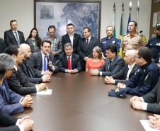 O governador Carlos Massa Ratinho Junior e o ministro da Justiça e Segurança Pública, Sergio Moro,  durante reunião com o prefeito de São José dos Pinhais, Toninho Fenelon, e os comandos das equipes de segurança da União, estados e município que atuam em conjunto no projeto-piloto iniciado pelo Ministério em 30 de agosto. 