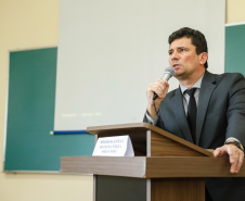 O governador Carlos Massa Ratinho Junior e o ministro da Justiça e Segurança Pública, Sergio Moro, visitam a Base da Força Nacional de Segurança Pública, em São José dos Pinhais. 