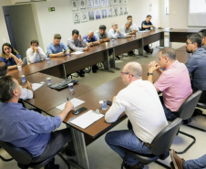 O Conselho da Autoridade Portuária de Antonina retomou, nesta sexta-feira (4), as reuniões periódicas que discutem temas envolvendo o porto, empresas do setor e o crescimento da cidade. Os encontros não aconteciam há quase dois anos e a partir de agora deverão ser trimestrais.Foto: Claudio Neves/Portos do Paraná
