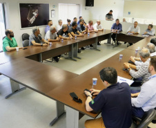 O Conselho da Autoridade Portuária de Antonina retomou, nesta sexta-feira (4), as reuniões periódicas que discutem temas envolvendo o porto, empresas do setor e o crescimento da cidade. Os encontros não aconteciam há quase dois anos e a partir de agora deverão ser trimestrais.Foto: Claudio Neves/Portos do Paraná