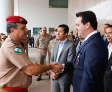 O Corpo de Bombeiros do Paraná recebeu nesta segunda-feira (7) duas novas plataformas skylift, utilizadas no combate a incêndios em grandes alturas. A entrega dos novos equipamentos foi feita pelo governador Carlos Massa Ratinho Junior, como parte das comemorações pelos 107 anos da Corporação.