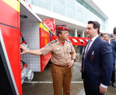 O Corpo de Bombeiros do Paraná recebeu nesta segunda-feira (7) duas novas plataformas skylift, utilizadas no combate a incêndios em grandes alturas. A entrega dos novos equipamentos foi feita pelo governador Carlos Massa Ratinho Junior, como parte das comemorações pelos 107 anos da Corporação.