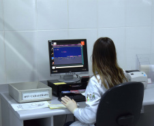 O Paraná ampliou em 17% o número de Teste da Mãezinha em 2019, em comparação aos dois últimos anos. De janeiro até 30 de setembro, 51.191 mulheres fizeram o procedimento para identificação de situações que podem levar risco à gestação e ao parto prematuro, a exemplo da doença falciforme e a talassemia. A coleta de sangue para o exame é recomendada a partir do primeiro trimestre da gravidez. Foto: Divulgação/SESA