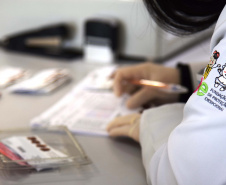 O Paraná ampliou em 17% o número de Teste da Mãezinha em 2019, em comparação aos dois últimos anos. De janeiro até 30 de setembro, 51.191 mulheres fizeram o procedimento para identificação de situações que podem levar risco à gestação e ao parto prematuro, a exemplo da doença falciforme e a talassemia. A coleta de sangue para o exame é recomendada a partir do primeiro trimestre da gravidez. Foto: Divulgação/SESA