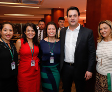 O governador Carlos Massa Ratinho Junior se reuniu nesta terça-feira (08), em Brasília, com a bancada paranaense de deputados federais e senadores para apresentar os projetos que o Governo do Estado considerada prioritários e que podem ser incluídos no orçamento da União, por meio de emendas parlamentares.