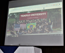 58 professores intercambistas da Secretaria de Estado da Educação e do Esporte participaram nesta segunda (7) e terça-feira (8), em Curitiba, do I Encontro Estadual de Capacitação de Professores no Exterior – Estados Unidos e Canadá, organizado pelo Departamento de Desenvolvimento Curricular da secretaria. Foto: Divulgação/SEED