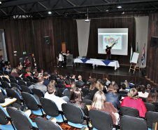 58 professores intercambistas da Secretaria de Estado da Educação e do Esporte participaram nesta segunda (7) e terça-feira (8), em Curitiba, do I Encontro Estadual de Capacitação de Professores no Exterior – Estados Unidos e Canadá, organizado pelo Departamento de Desenvolvimento Curricular da secretaria. Foto: Divulgação/SEED