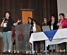 58 professores intercambistas da Secretaria de Estado da Educação e do Esporte participaram nesta segunda (7) e terça-feira (8), em Curitiba, do I Encontro Estadual de Capacitação de Professores no Exterior – Estados Unidos e Canadá, organizado pelo Departamento de Desenvolvimento Curricular da secretaria. Foto: Divulgação/SEED