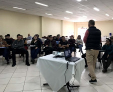 O Instituto Emater e a União Nacional das Cooperativas da Agricultura Familiar e Economia Solidária (Unicafes) estão capacitando cerca de 160 dirigentes de pequenas cooperativas de produção para que elas avancem na profissionalização e gestão de suas instituições, com o objetivo de melhorar e ampliar o atendimento ao associado.Foto: Divulgação/SEAB