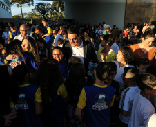 O governador Carlos Massa Ratinho Junior lança nesta quarta-feira (09) o projeto Cinema na Praça, que beneficiará cidades com até dez mil habitantes que não têm cinemas de rua ou em centros comerciais, no Palácio Iguaçu, em Curitiba.  09/10/2019 - Foto: Geraldo Bubniak/AEN