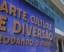 O Governo do Paraná lançou nesta quarta-feira (09) o projeto Cinema na Praça, que beneficiará cidades com até dez mil habitantes que não têm cinemas de rua ou em centros comerciais.Foto: José Fernando Ogura/AEN