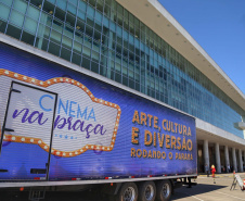 O Governo do Paraná lançou nesta quarta-feira (09) o projeto Cinema na Praça, que beneficiará cidades com até dez mil habitantes que não têm cinemas de rua ou em centros comerciais.Foto: José Fernando Ogura/AEN