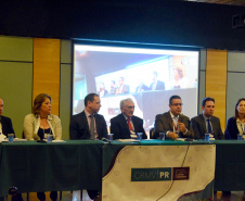 A Secretaria de Estado da Saúde do Paraná participa do I Simpósio Internacional de Saúde Única / III Simpósio Paranaense de Saúde Única, que acontece nesta terça e quarta-feira (09 e 10) na Pontifícia Universidade Católica do Paraná (PUCPR), em Curitiba. O evento reúne especialistas das mais importantes instituições de saúde animal, ambiental e humana do mundo para promover a colaboração multisetorial e multiprofissional no contexto de Saúde Única. Foto:Américo Antonio/SESA