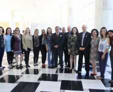 O Governo do Estado vai fortalecer a estrutura de assistência social de 164 municípios paranaenses, com o repasse de R$ 19 milhões para aprimoramento de Centros de Referência de Assistência Social (Cras) e de Centros de Referência Especializado de Assistência Social (Creas), além da concessão de benefícios eventuais