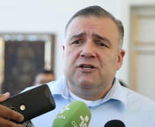 O Governo do Estado vai fortalecer a estrutura de assistência social de 164 municípios paranaenses, com o repasse de R$ 19 milhões para aprimoramento de Centros de Referência de Assistência Social (Cras) e de Centros de Referência Especializado de Assistência Social (Creas), além da concessão de benefícios eventuais