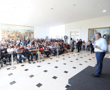 O Governo do Estado vai fortalecer a estrutura de assistência social de 164 municípios paranaenses, com o repasse de R$ 19 milhões para aprimoramento de Centros de Referência de Assistência Social (Cras) e de Centros de Referência Especializado de Assistência Social (Creas), além da concessão de benefícios eventuais