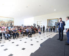 O Governo do Estado vai fortalecer a estrutura de assistência social de 164 municípios paranaenses, com o repasse de R$ 19 milhões para aprimoramento de Centros de Referência de Assistência Social (Cras) e de Centros de Referência Especializado de Assistência Social (Creas), além da concessão de benefícios eventuais