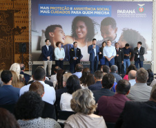 O Governo do Estado vai fortalecer a estrutura de assistência social de 164 municípios paranaenses, com o repasse de R$ 19 milhões para aprimoramento de Centros de Referência de Assistência Social (Cras) e de Centros de Referência Especializado de Assistência Social (Creas), além da concessão de benefícios eventuais