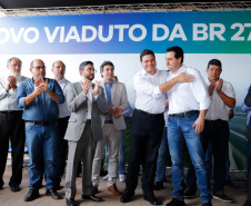 O governador Carlos Massa Ratinho Junior inaugurou nesta quinta-feira (10) o viaduto Nelson Buffara, na entrada de Paranaguá, onde a BR-277 se divide entre as avenidas Ayrton Senna e Bento Rocha. A obra é fundamental para melhorar o trânsito pesado da região e agilizar a movimentação de cargas em direção ao Porto de Paranaguá.