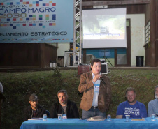 O Governo do Estado e a prefeitura de Campo Magro, na Região Metropolitana de Curitiba, vão regularizar 100 pequenas propriedades rurais em duas localidades do município: Ouro Fino e Campo Novo. O termo de cooperação técnica foi assinado quarta-feira (9) pelo diretor-presidente do Instituto de Terras, Cartografia e Geologia do Paraná (ITCG), Mozarte de Quadros Junior, e o prefeito de Campo Magro, Claudio Cesar Casagrande.Foto: DIvulgação/SEDEST