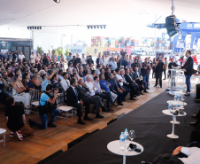 O Paraná passou a ter o maior terminal portuário em movimentação de contêineres do País. Nesta quinta-feira (10) o governador Carlos Massa Ratinho Junior inaugurou as obras de ampliação do Terminal de Contêineres de Paranaguá (TCP), que aumentarão o potencial de operação em 66%, passando das atuais 1,5 milhão TEUs/ano para 2,5 milhões.
