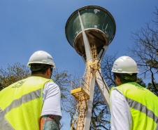 A empresa Portos do Paraná mantém treinamentos regulares para os profissionais que trabalham em locais elevados. É essencial que todos estejam paramentados com os equipamentos de proteção individual (EPI) adequados para este tipo de atividade. Termina nesta sexta-feira (11) mais um evento voltado a 34 funcionários da empresa pública que atuam nestas situações. Foto: Claudio Neves /Portos do Paraná