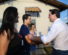 O governador Carlos Massa Ratinho Junior entrega nesta sexta-feira (11)  moradias populares em  Prado Ferreira.  As moradias fazem parte de um projeto integrado do Governo do Estado com o Governo Federal e o município. Foto: Gilson Abreu/AEN