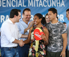 O governador Carlos Massa Ratinho Junior entrega nesta sexta-feira (11)  moradias populares em  Prado Ferreira.  As moradias fazem parte de um projeto integrado do Governo do Estado com o Governo Federal e o município. Foto: Gilson Abreu/AEN