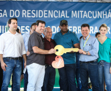 O governador Carlos Massa Ratinho Junior entrega nesta sexta-feira (11)  moradias populares em  Prado Ferreira.  As moradias fazem parte de um projeto integrado do Governo do Estado com o Governo Federal e o município. Foto: Gilson Abreu/AEN