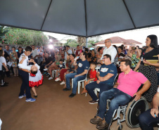 O governador Carlos Massa Ratinho Junior esteve neste sábado em Marumbi, no Vale do Ivaí, para inaugurar a unidade do programa Meu Campinho, espaço de esporte e lazer implantado pelo Governo do Estado no município. Presentes: prefeito de Marumbi, Adhemar Francisco Rejani; secretários: de Saúde, Beto Preto; de Desenvolvimento Urbano, João Calos Ortega; Primeira Dama do Estado, Luciana Saito Massa; apresentador Carlos Massa (ratinho); entre outros.Marumbi, 12-10-19.Foto: Arnaldo Alves / AEN.