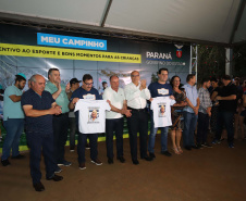 O governador Carlos Massa Ratinho Junior esteve neste sábado em Marumbi, no Vale do Ivaí, para inaugurar a unidade do programa Meu Campinho, espaço de esporte e lazer implantado pelo Governo do Estado no município. Presentes: prefeito de Marumbi, Adhemar Francisco Rejani; secretários: de Saúde, Beto Preto; de Desenvolvimento Urbano, João Calos Ortega; Primeira Dama do Estado, Luciana Saito Massa; apresentador Carlos Massa (ratinho); entre outros.Marumbi, 12-10-19.Foto: Arnaldo Alves / AEN.