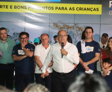 O governador Carlos Massa Ratinho Junior esteve neste sábado em Marumbi, no Vale do Ivaí, para inaugurar a unidade do programa Meu Campinho, espaço de esporte e lazer implantado pelo Governo do Estado no município. Presentes: prefeito de Marumbi, Adhemar Francisco Rejani; secretários: de Saúde, Beto Preto; de Desenvolvimento Urbano, João Calos Ortega; Primeira Dama do Estado, Luciana Saito Massa; apresentador Carlos Massa (ratinho); entre outros.Marumbi, 12-10-19.Foto: Arnaldo Alves / AEN.