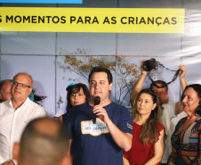 O governador Carlos Massa Ratinho Junior esteve neste sábado em Marumbi, no Vale do Ivaí, para inaugurar a unidade do programa Meu Campinho, espaço de esporte e lazer implantado pelo Governo do Estado no município. Presentes: prefeito de Marumbi, Adhemar Francisco Rejani; secretários: de Saúde, Beto Preto; de Desenvolvimento Urbano, João Calos Ortega; Primeira Dama do Estado, Luciana Saito Massa; apresentador Carlos Massa (ratinho); entre outros.Marumbi, 12-10-19.Foto: Arnaldo Alves / AEN.