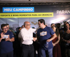 O governador Carlos Massa Ratinho Junior esteve neste sábado em Marumbi, no Vale do Ivaí, para inaugurar a unidade do programa Meu Campinho, espaço de esporte e lazer implantado pelo Governo do Estado no município. Presentes: prefeito de Marumbi, Adhemar Francisco Rejani; secretários: de Saúde, Beto Preto; de Desenvolvimento Urbano, João Calos Ortega; Primeira Dama do Estado, Luciana Saito Massa; apresentador Carlos Massa (ratinho); entre outros.Marumbi, 12-10-19.Foto: Arnaldo Alves / AEN.