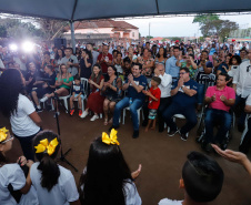 A cidade de Marumbi, no Vale do Ivaí, ganhou uma nova área para esporte e lazer. Neste sábado (12), Dia das Crianças, o governador Carlos Massa Ratinho Junior inaugurou uma unidade do programa Meu Campinho no município. O Governo do Estado investiu R$ 390 mil no espaço, que fica próximo ao conjunto habitacional Ademar Rejani. Além do Meu Campinho, Marumbi também foi a primeira cidade a receber o projeto Cinema na Praça, lançado nesta semana pelo governador.