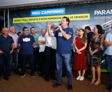 A cidade de Marumbi, no Vale do Ivaí, ganhou uma nova área para esporte e lazer. Neste sábado (12), Dia das Crianças, o governador Carlos Massa Ratinho Junior inaugurou uma unidade do programa Meu Campinho no município. O Governo do Estado investiu R$ 390 mil no espaço, que fica próximo ao conjunto habitacional Ademar Rejani. Além do Meu Campinho, Marumbi também foi a primeira cidade a receber o projeto Cinema na Praça, lançado nesta semana pelo governador.