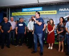 A cidade de Marumbi, no Vale do Ivaí, ganhou uma nova área para esporte e lazer. Neste sábado (12), Dia das Crianças, o governador Carlos Massa Ratinho Junior inaugurou uma unidade do programa Meu Campinho no município. O Governo do Estado investiu R$ 390 mil no espaço, que fica próximo ao conjunto habitacional Ademar Rejani. Além do Meu Campinho, Marumbi também foi a primeira cidade a receber o projeto Cinema na Praça, lançado nesta semana pelo governador.