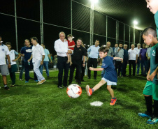 A cidade de Marumbi, no Vale do Ivaí, ganhou uma nova área para esporte e lazer. Neste sábado (12), Dia das Crianças, o governador Carlos Massa Ratinho Junior inaugurou uma unidade do programa Meu Campinho no município. O Governo do Estado investiu R$ 390 mil no espaço, que fica próximo ao conjunto habitacional Ademar Rejani. Além do Meu Campinho, Marumbi também foi a primeira cidade a receber o projeto Cinema na Praça, lançado nesta semana pelo governador.