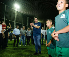 A cidade de Marumbi, no Vale do Ivaí, ganhou uma nova área para esporte e lazer. Neste sábado (12), Dia das Crianças, o governador Carlos Massa Ratinho Junior inaugurou uma unidade do programa Meu Campinho no município. O Governo do Estado investiu R$ 390 mil no espaço, que fica próximo ao conjunto habitacional Ademar Rejani. Além do Meu Campinho, Marumbi também foi a primeira cidade a receber o projeto Cinema na Praça, lançado nesta semana pelo governador.