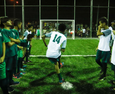 A cidade de Marumbi, no Vale do Ivaí, ganhou uma nova área para esporte e lazer. Neste sábado (12), Dia das Crianças, o governador Carlos Massa Ratinho Junior inaugurou uma unidade do programa Meu Campinho no município. O Governo do Estado investiu R$ 390 mil no espaço, que fica próximo ao conjunto habitacional Ademar Rejani. Além do Meu Campinho, Marumbi também foi a primeira cidade a receber o projeto Cinema na Praça, lançado nesta semana pelo governador.