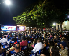 Noite de céu aberto, temperatura próxima a 30ºC e um filme na telona para todos assistirem de graça. O município de Marumbi, no Vale do Ivaí, foi o primeiro a receber o programa Cinema na Praça, uma iniciativa do Governo do Paraná e da Renault do Brasil, que propõe levar diversão e cultura para cidades pequenas que não possuem cinemas de rua ou em centros comerciais.